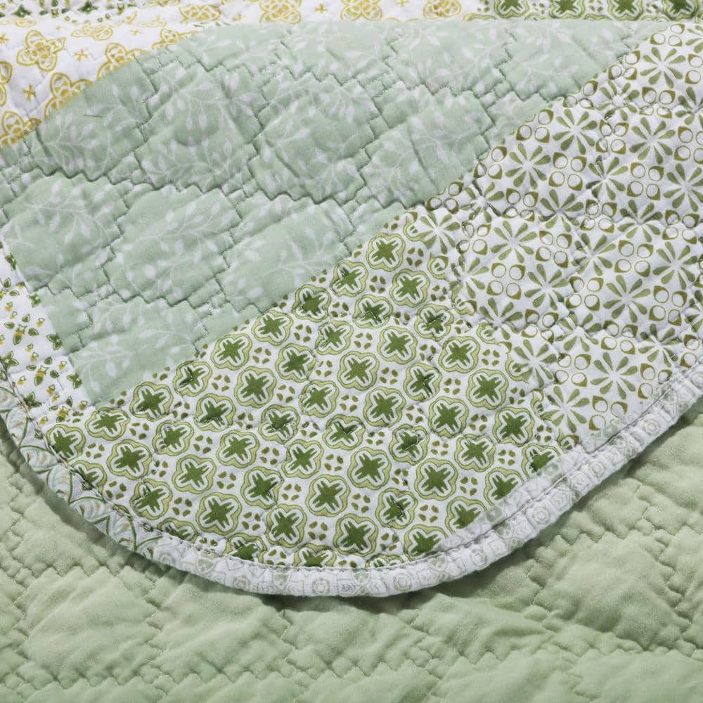 King White Cotton Reversible Quilt Set with Scallop Embellishment