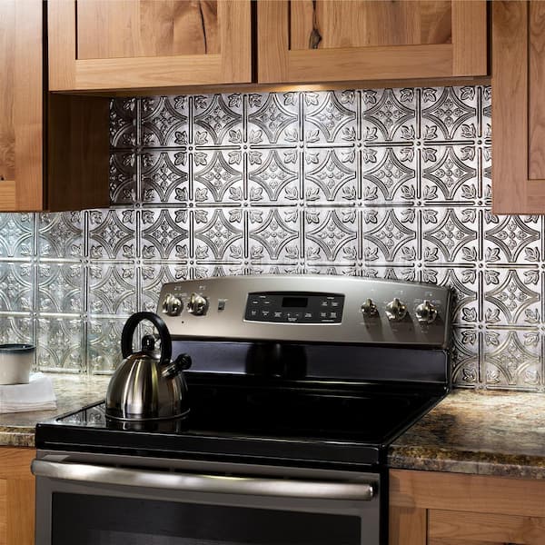 Fasade Traditional Style/Pattern 1 Decorative Vinyl 18in x 24in Backsplash Panel in Crosshatch Silver (5 Pack)