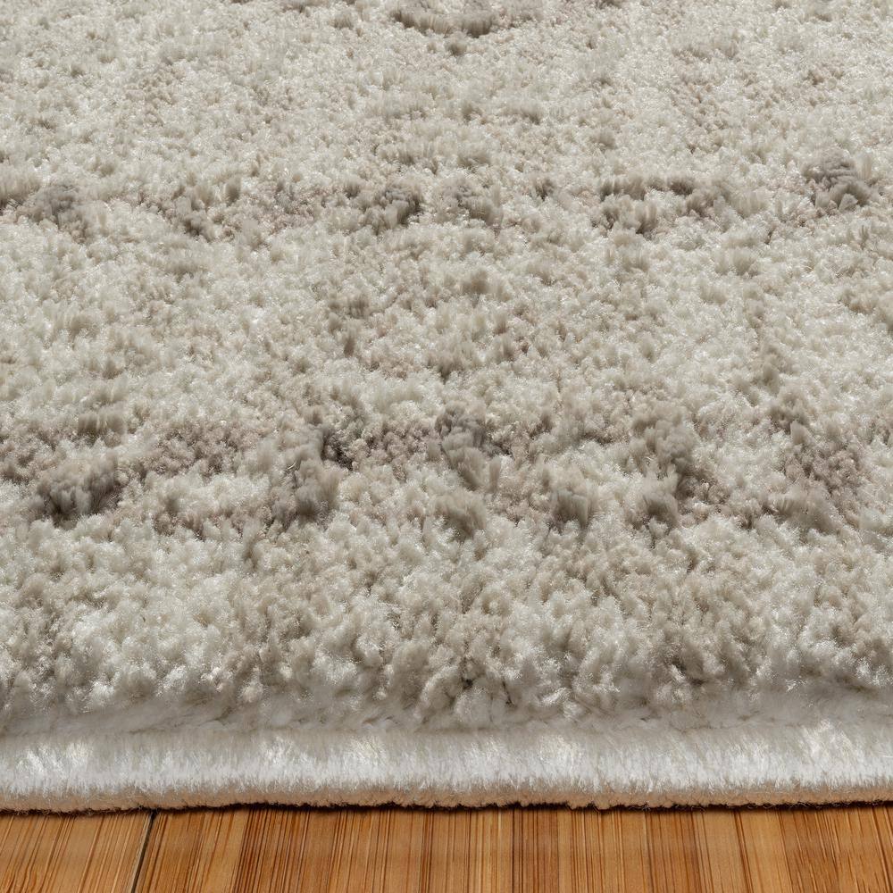 Trevi Cream Tufted Shag Synthetic Runner Rug