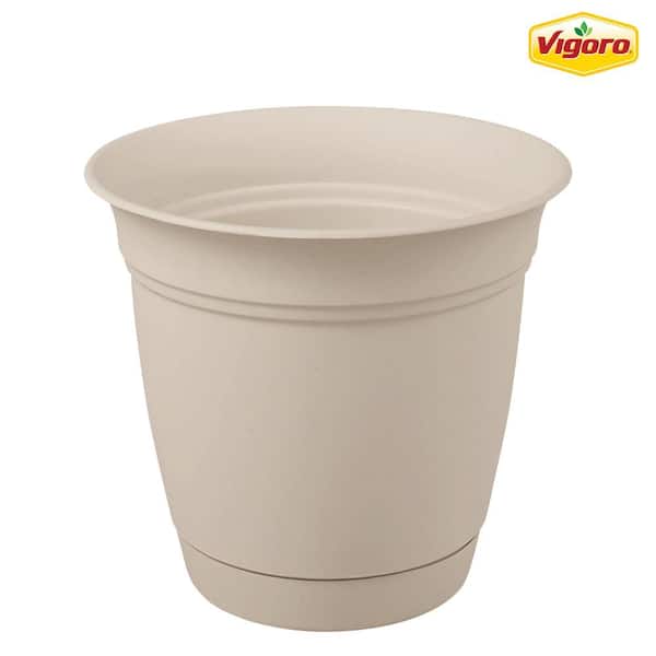 Vigoro 6 in. Mirabelle Small White Plastic Planter (6 in. D x 5.3 in. H) with Drainage Hole and Attached Saucer