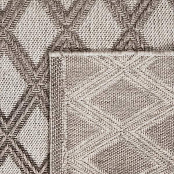 https://images.thdstatic.com/productImages/e715b4b1-9347-48f3-bb78-972d5363aed0/svn/grey-hampton-bay-outdoor-rugs-3004079-1d_600.jpg