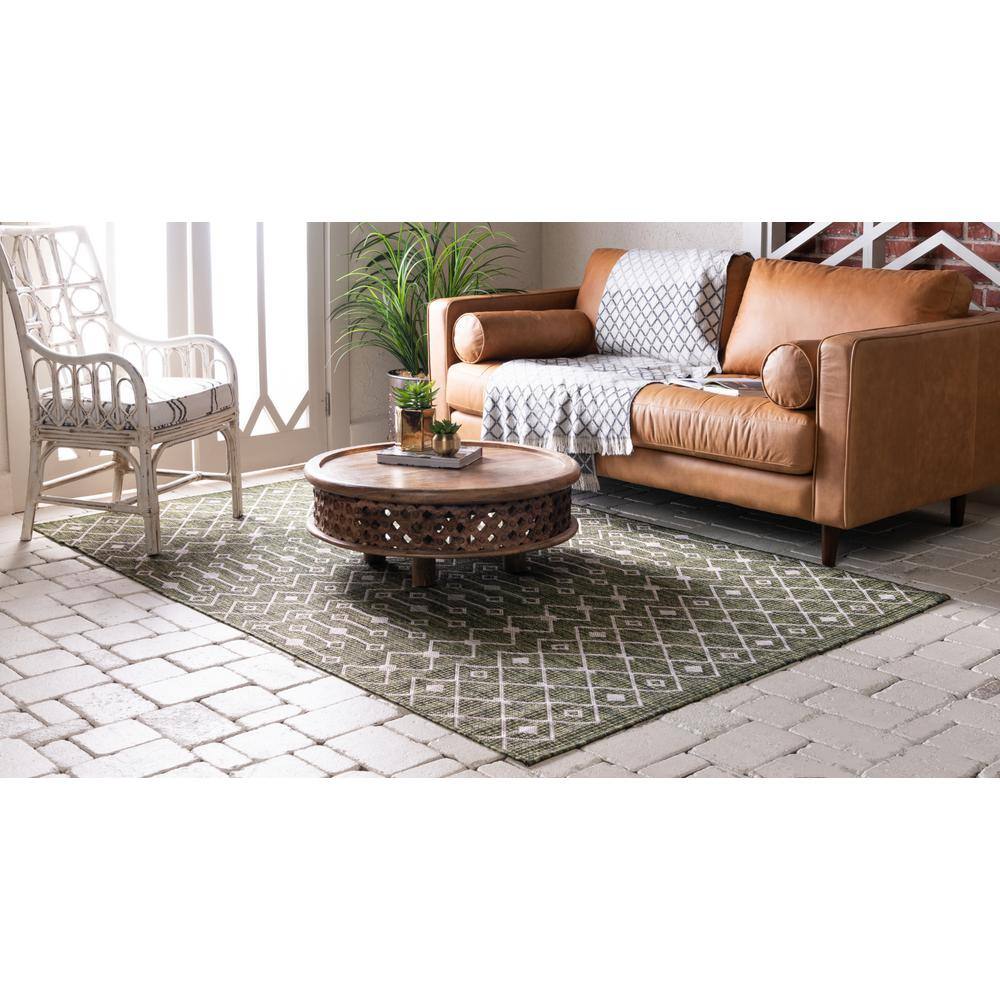 Easy-Care Green Trellis 6' x 9' Outdoor Synthetic Rug