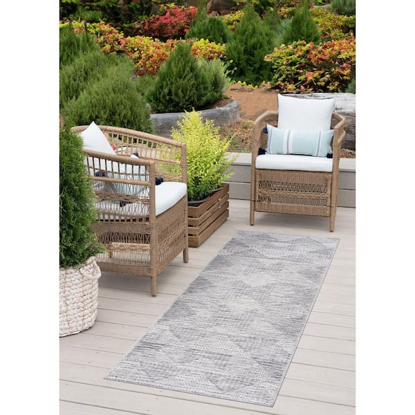 Bailey Gray 2 ft. x 7 ft. Transitional Geometric Flat Weave Polypropylene Runner Indoor/Outdoor Runner Rug