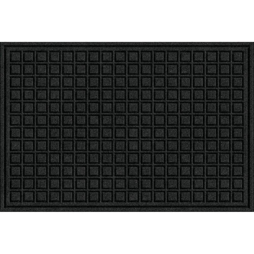 https://images.thdstatic.com/productImages/e75917f7-0b39-4f78-8bf2-fa3dff4b2ced/svn/black-trafficmaster-commercial-floor-mats-60-885-1907-20000300-64_1000.jpg