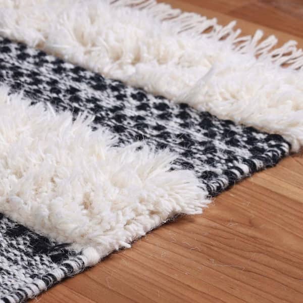 Emile Oriental Handmade Flatweave Wool Indoor Area Rug in Black/White