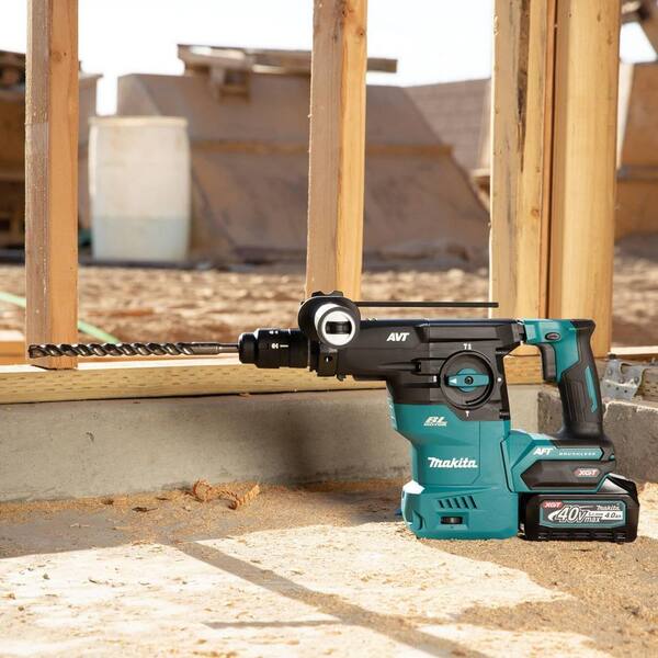 40-Volt maximum XGT Brushless Cordless 1-3/16 in. Rotary Hammer Kit, with Interchangeable Chuck AWS Capable (4.0Ah)