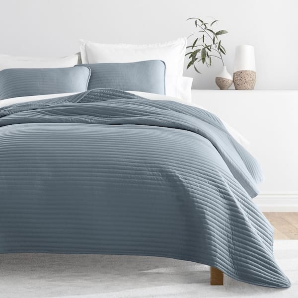 All Season 3-Pcs Dusk Blue Microfiber King/Cal King Stripe Stitch Quilt Set with Shams