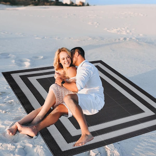 Paris Black and Gray 5 ft. x 7 ft. Folded Reversible Recycled Plastic Indoor/Outdoor Area Rug-Floor Mat