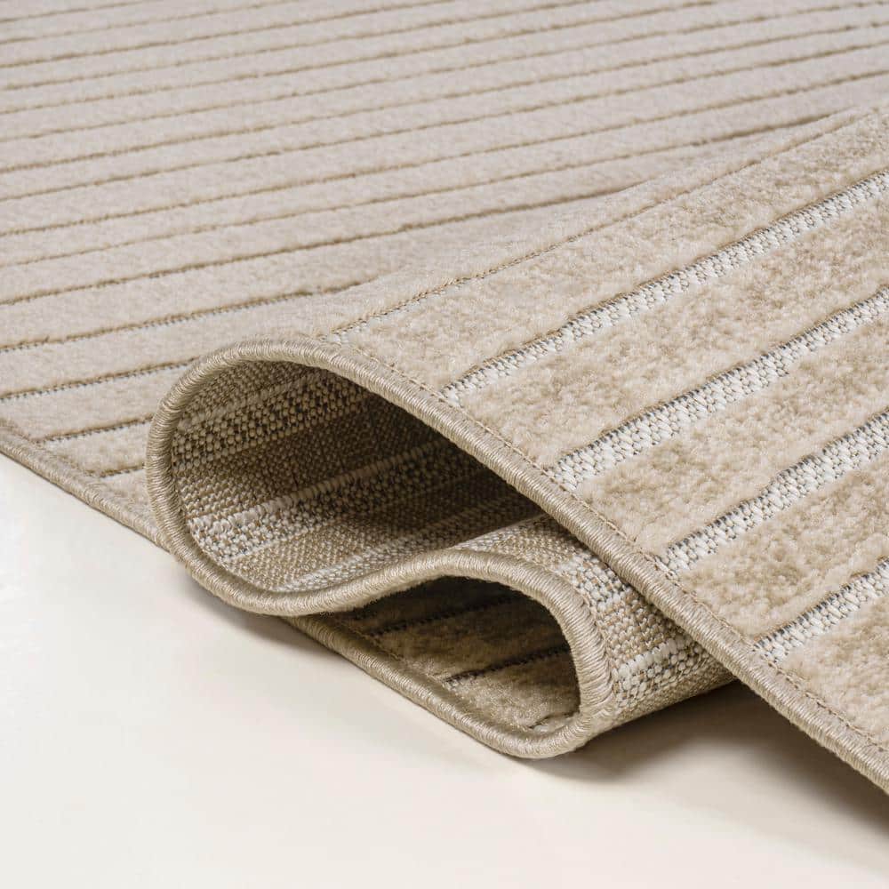 Beige and Cream Geometric High-Low Indoor/Outdoor Area Rug 5 x 8