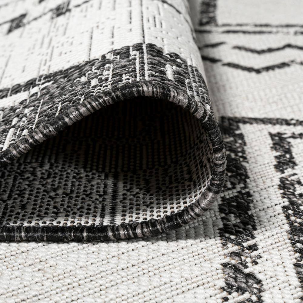 Ivory/Black Geometric Synthetic 3x5 Indoor/Outdoor Area Rug