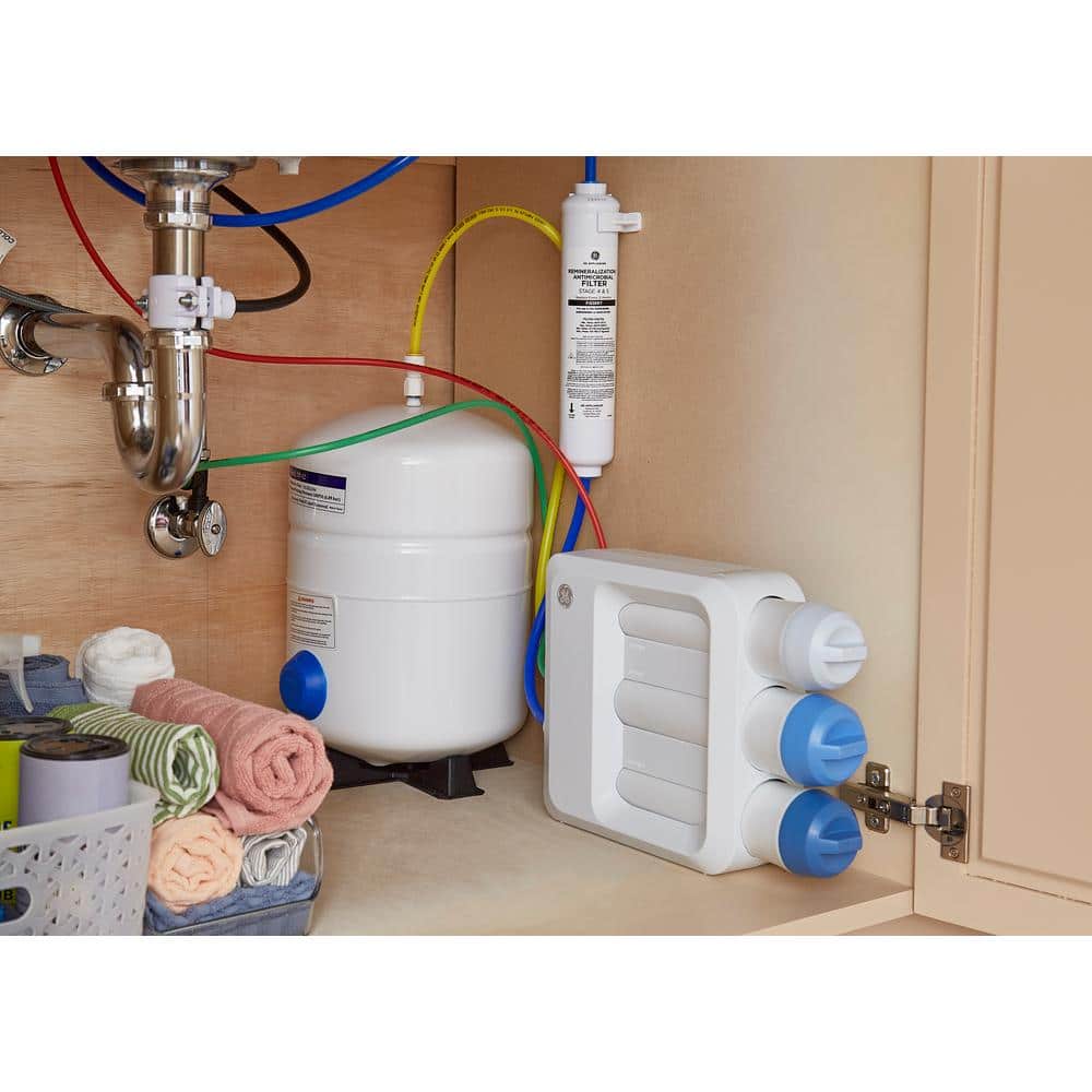 https://images.thdstatic.com/productImages/e816e42c-c9f7-4f76-aef6-1e70246f72c1/svn/white-ge-reverse-osmosis-systems-gxrv40tbn-31_1000.jpg