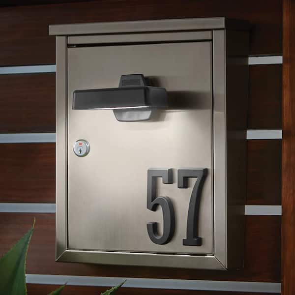 Solar 20 Lumens Black Outdoor Integrated LED Clip-On Light with Magnet; Weather/Water/Rust Resistant