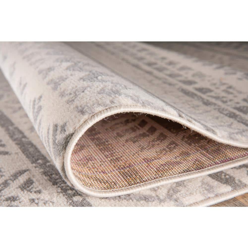 Elegant Gray Geometric 5'x7' Synthetic Reversible Area Rug