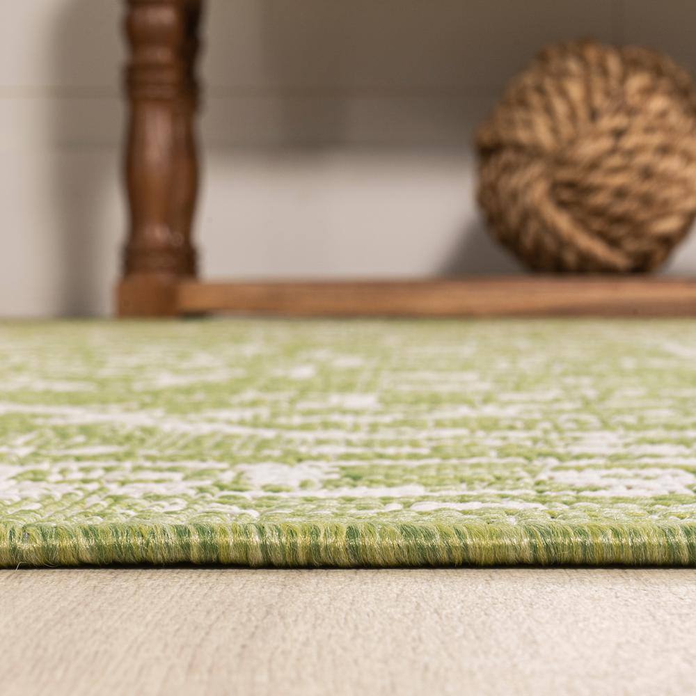Green and Cream Synthetic Medallion Flat Woven Area Rug