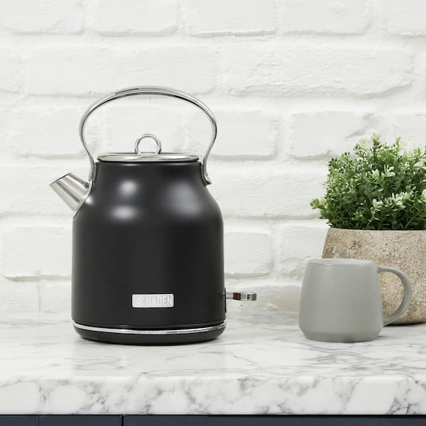 https://images.thdstatic.com/productImages/e847451c-f658-45a2-9b74-cd02939118c1/svn/black-and-chrome-haden-electric-kettles-75095-e1_600.jpg