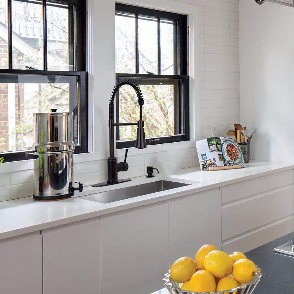 Matte Black Single Handle Pull Down Kitchen Faucet