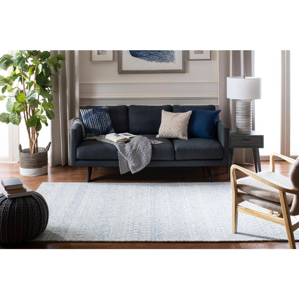 Handmade Tufted Wool Area Rug in Blue/Ivory, 8' x 10'