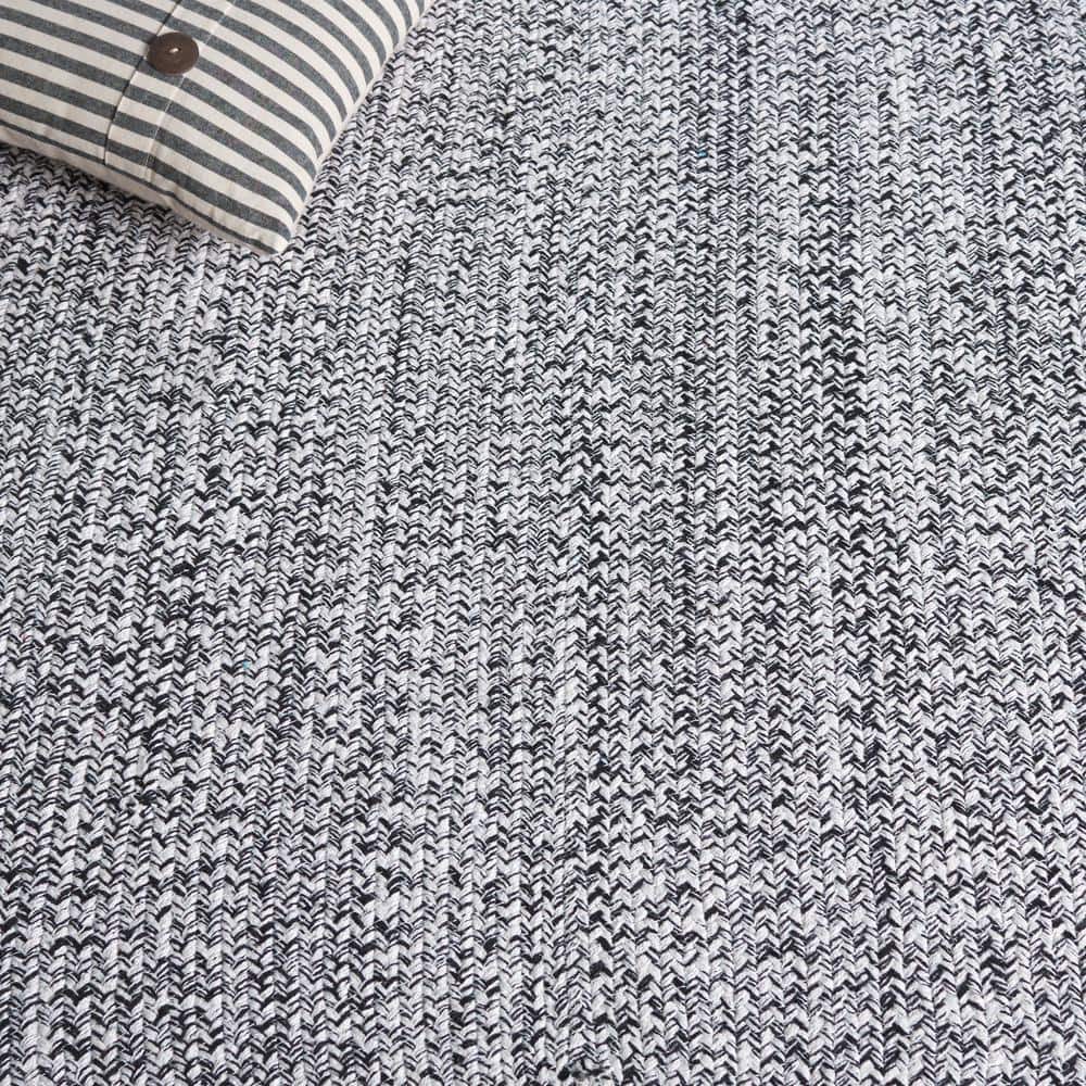 Handwoven Ivory and Black Cotton Oval Area Rug 3' x 5'