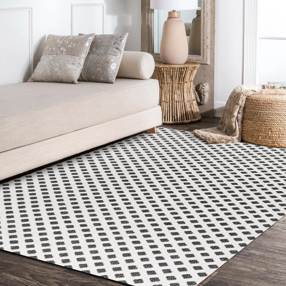 White and Black Trellis 8' x 10' Synthetic Area Rug