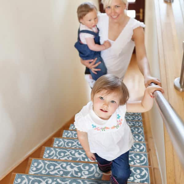 Leaves Collection Teal White 9 in. x 28 in. Polypropylene Stair Tread Cover (Set of 13)