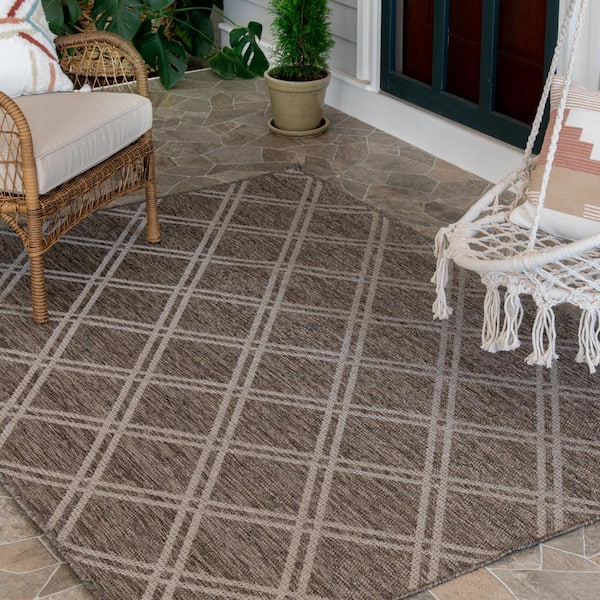 Pebble/Heather 5 ft. x 7 ft. Traditional Polypropylene Indoor/Outdoor Patio Area Rug