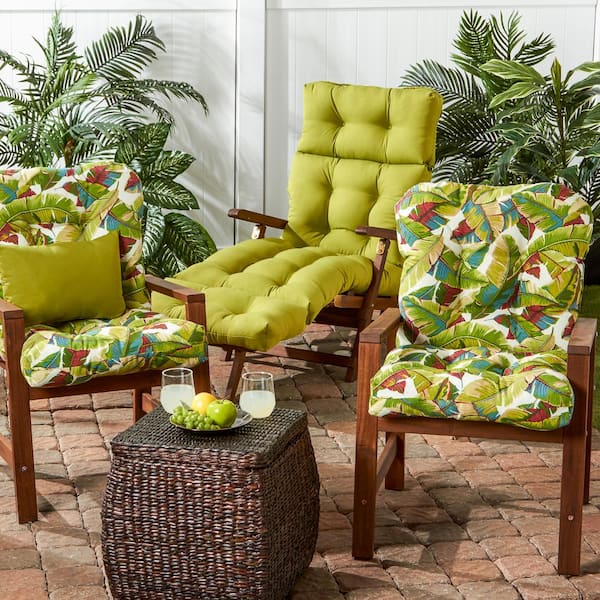 https://images.thdstatic.com/productImages/e9566813-c39e-49c5-8e1e-647fabf603ac/svn/greendale-home-fashions-outdoor-dining-chair-cushions-oc5815-palm-multi-31_600.jpg