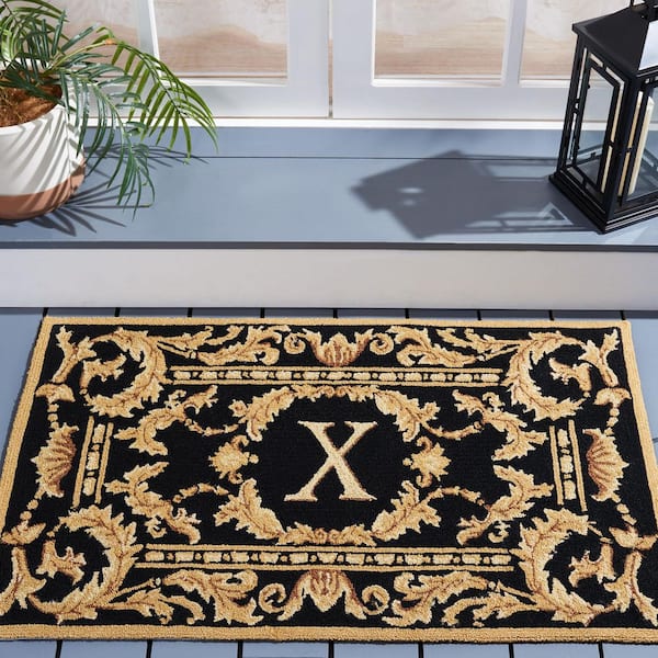 Monogram Black 3 ft. x 4 ft. "Q" Ornate Leaf Indoor/Outdoor Area Rug