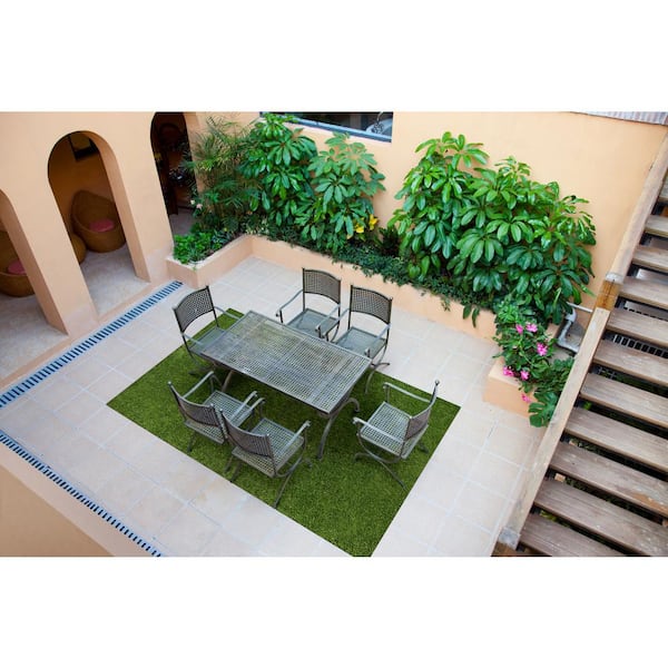 Take Home Turf Sample - Emerald Green Precut 4 in. x 4 in. x 38mm Green Artificial Grass Rug