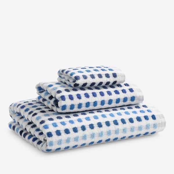 https://images.thdstatic.com/productImages/e97d7551-1209-46d8-adb1-a2e31567556b/svn/blue-the-company-store-bath-towels-vj59-bath-blue-40_600.jpg