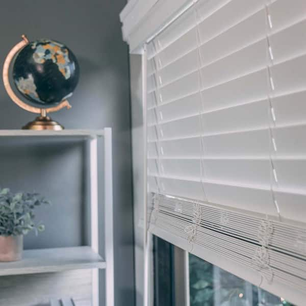 https://images.thdstatic.com/productImages/e9961e76-9fa8-46cd-a261-a0526a4ad76d/svn/chelsea-white-commercial-grade-chicology-faux-wood-blinds-cfw-wp2-46-75x48-fa_600.jpg