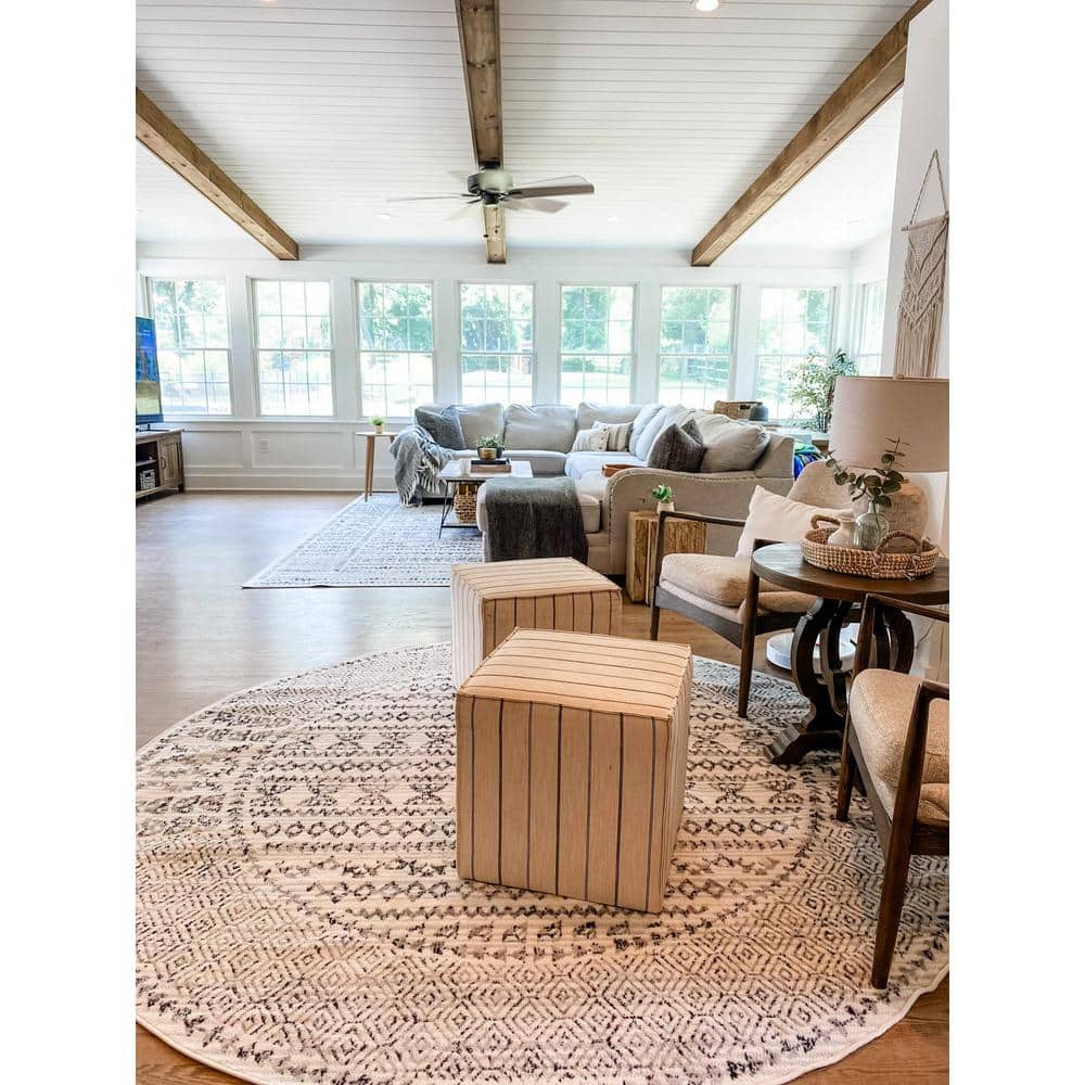 Gray and Off-White 5' x 7' Synthetic Rectangular Area Rug