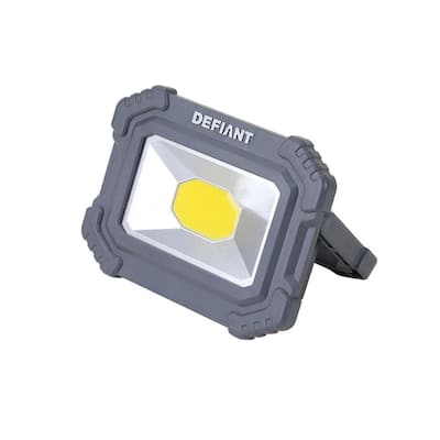 https://images.thdstatic.com/productImages/e9bcf193-b6f3-491b-b684-d047fe8b8d52/svn/defiant-handheld-spotlights-90710-64_400.jpg