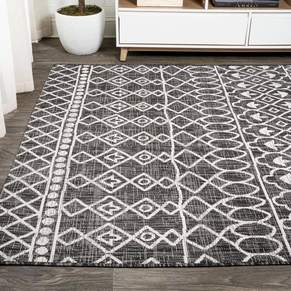 Handmade Rectangular Black/Ivory Diamond Synthetic Area Rug