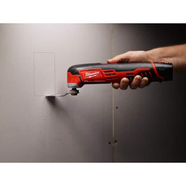 Milwaukee M12 12V Lithium-Ion Cordless Grease Gun Kit with M12