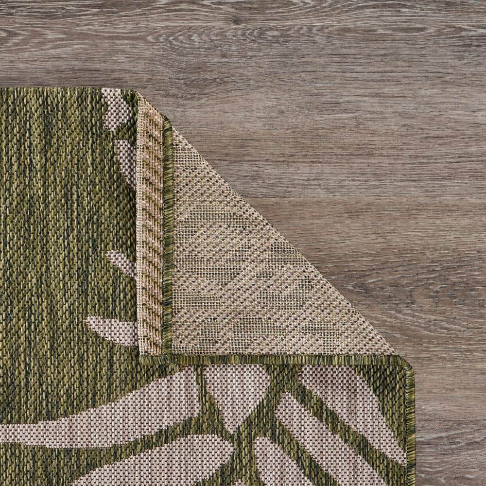 Tropical Pineapple Essence Indoor/Outdoor Synthetic Rug, 7'9" x 9'9", Green