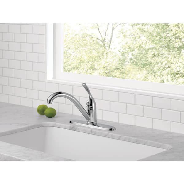 Classic Single-Handle Standard Kitchen Faucet in Chrome