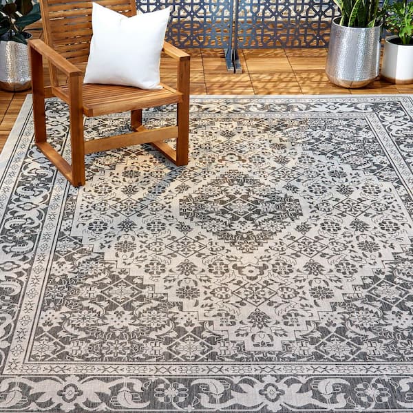 Patio Country Dahlia Gray/Black 8 ft. x 10 ft. Medallion Indoor/Outdoor Area Rug