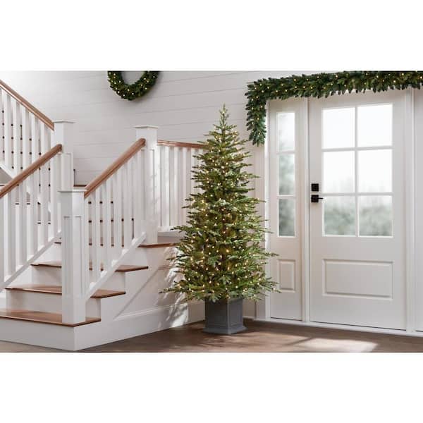 https://images.thdstatic.com/productImages/e9d77daf-1818-4e89-b5b6-c5ebd6dc3789/svn/home-accents-holiday-pre-lit-christmas-trees-w14l0594-e1_600.jpg