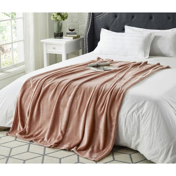 https://images.thdstatic.com/productImages/e9dd5eb9-d15d-419f-add1-a2256b8e7d21/svn/blush-100-polyester-cozy-tyme-throw-blankets-b174-20bht-hd-c3_600.jpg