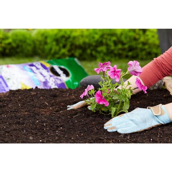 Miracle Gro Moisture Control 1 5 Cu Ft Garden Soil For Flowers The Home Depot