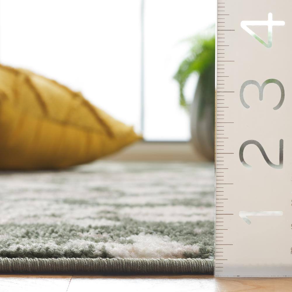 Adirondack Dark Green and Ivory Floral Synthetic Area Rug
