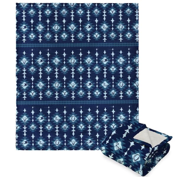 THE NORTHWEST GROUP Paramount Yellowstone Blue Holiday Silk touch Sherpa Throw