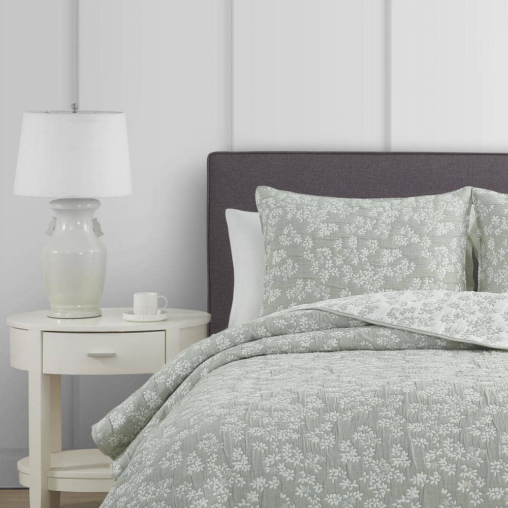 Desert Sage Floral Matelasse Reversible Full Quilt Set