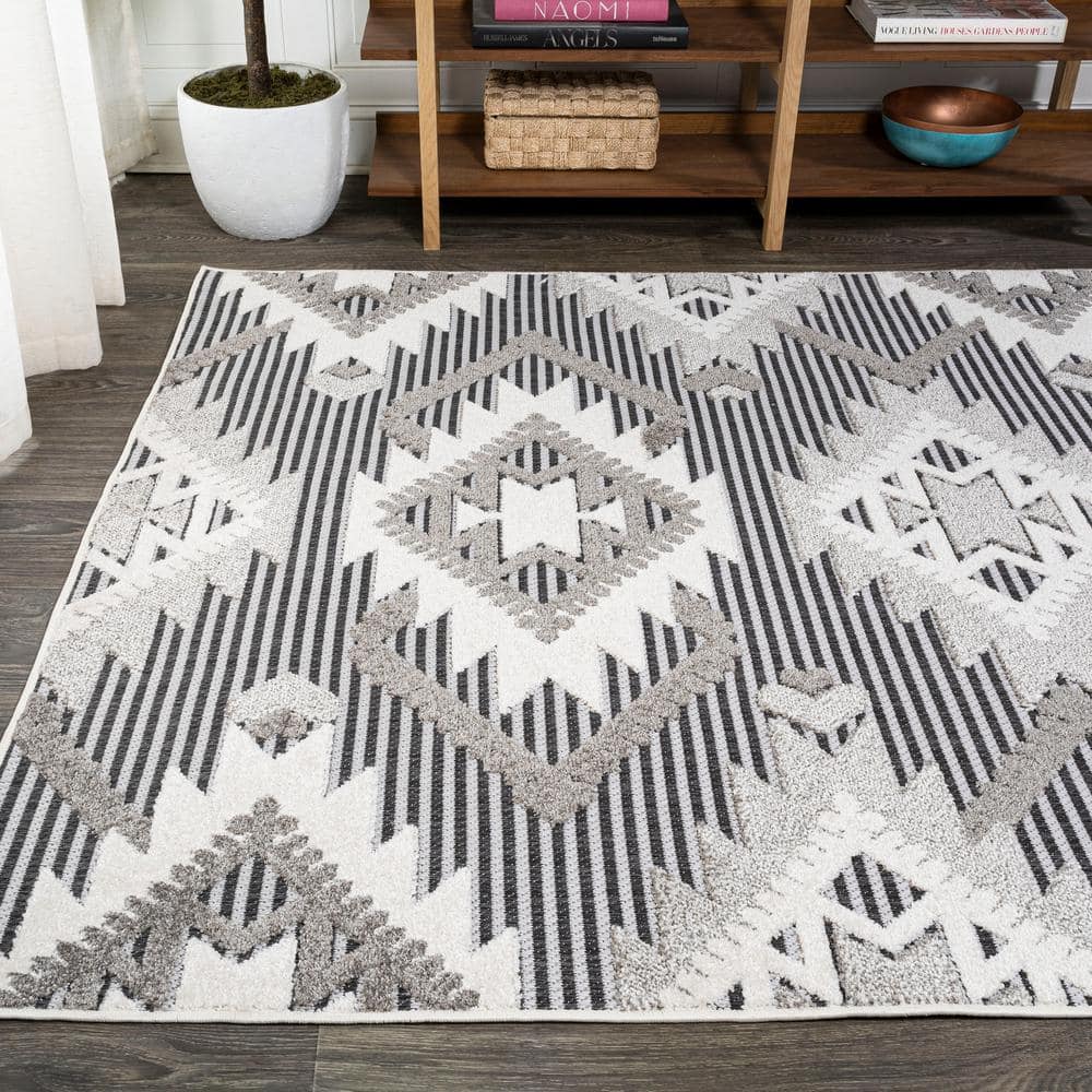 Reversible Geometric Gray Synthetic 8' x 10' Area Rug