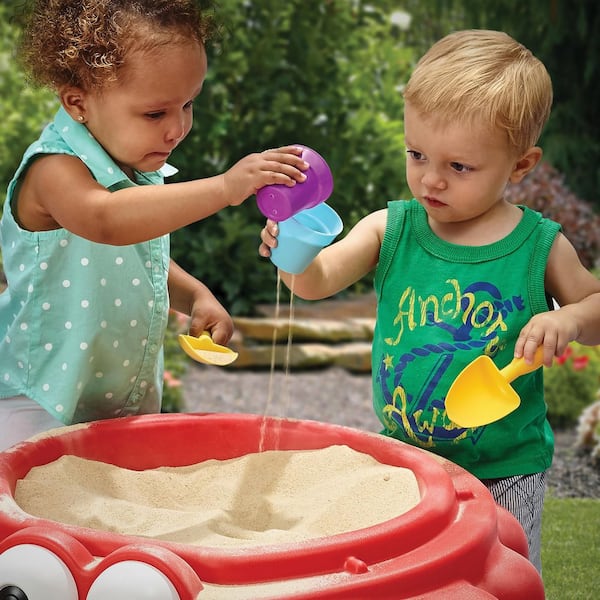 Step2 Crabbie Sand Table Sandbox for Toddlers with Lid for Indoor