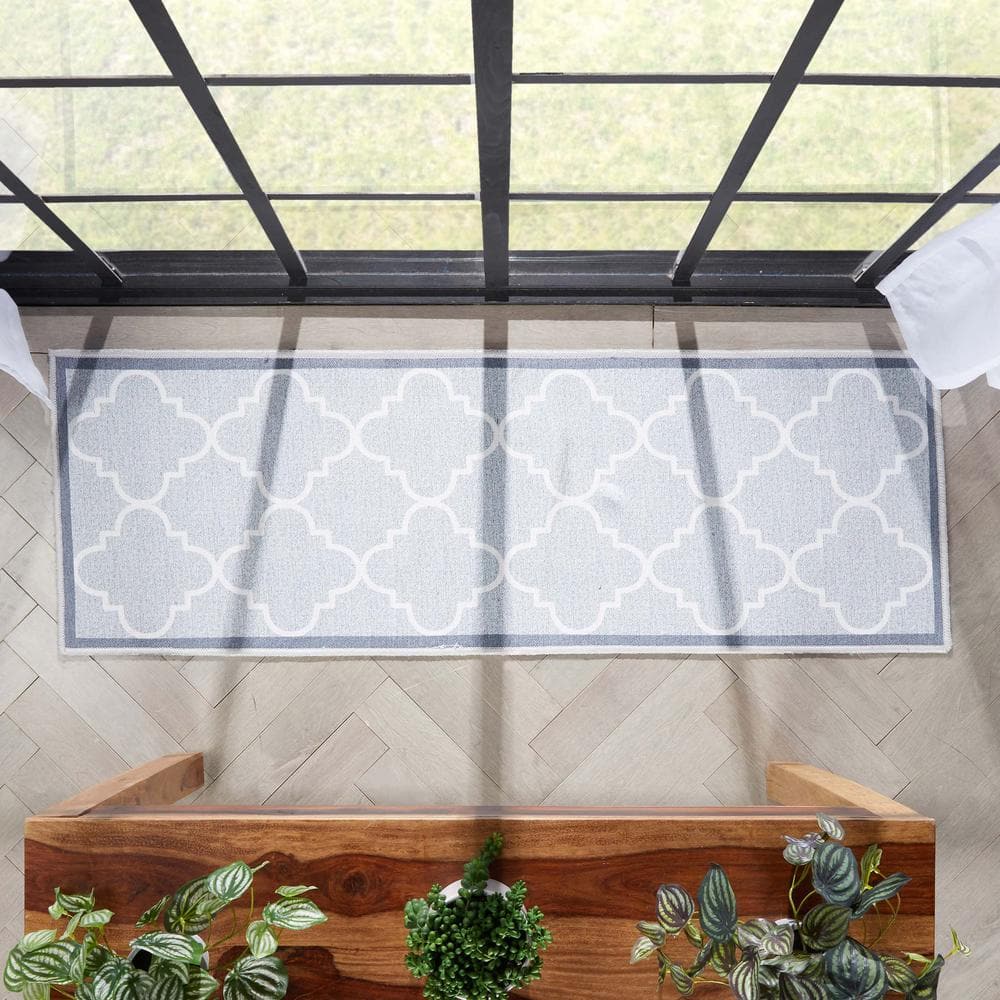 Gray and White Synthetic Trellis 2' x 7' Runner Rug