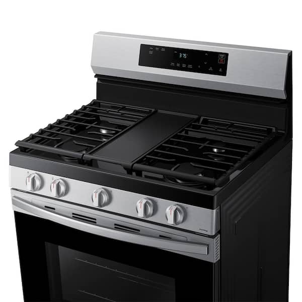 https://images.thdstatic.com/productImages/ea668549-90e2-458b-8d53-84d396a1c97d/svn/stainless-steel-samsung-single-oven-gas-ranges-nx60a6111ss-c3_600.jpg