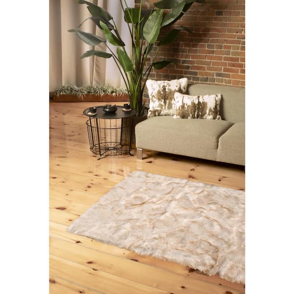 Hudson Gradient Tan 5'x8' Faux SheepskinArea Rug