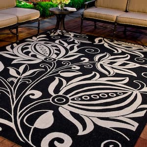 Courtyard Black/Sand 8 ft. x 8 ft. Square Border Indoor/Outdoor Patio  Area Rug
