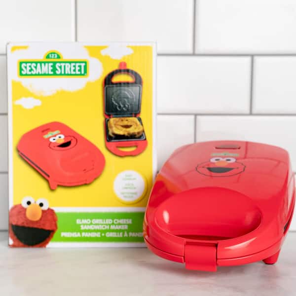 Uncanny Brands Red Sesame Street Elmo 500-Watt Single Sandwich Maker